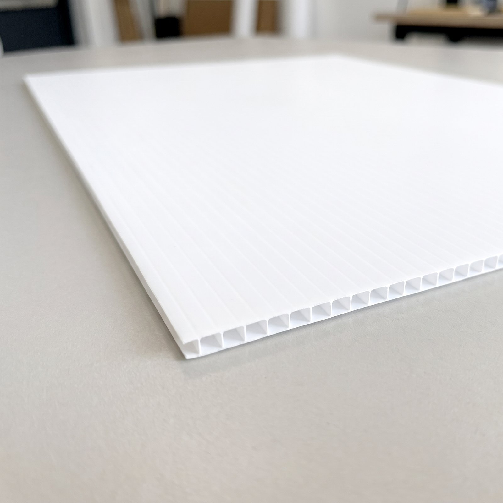 Coroplast 60 x 120 cm. - Imagen 1